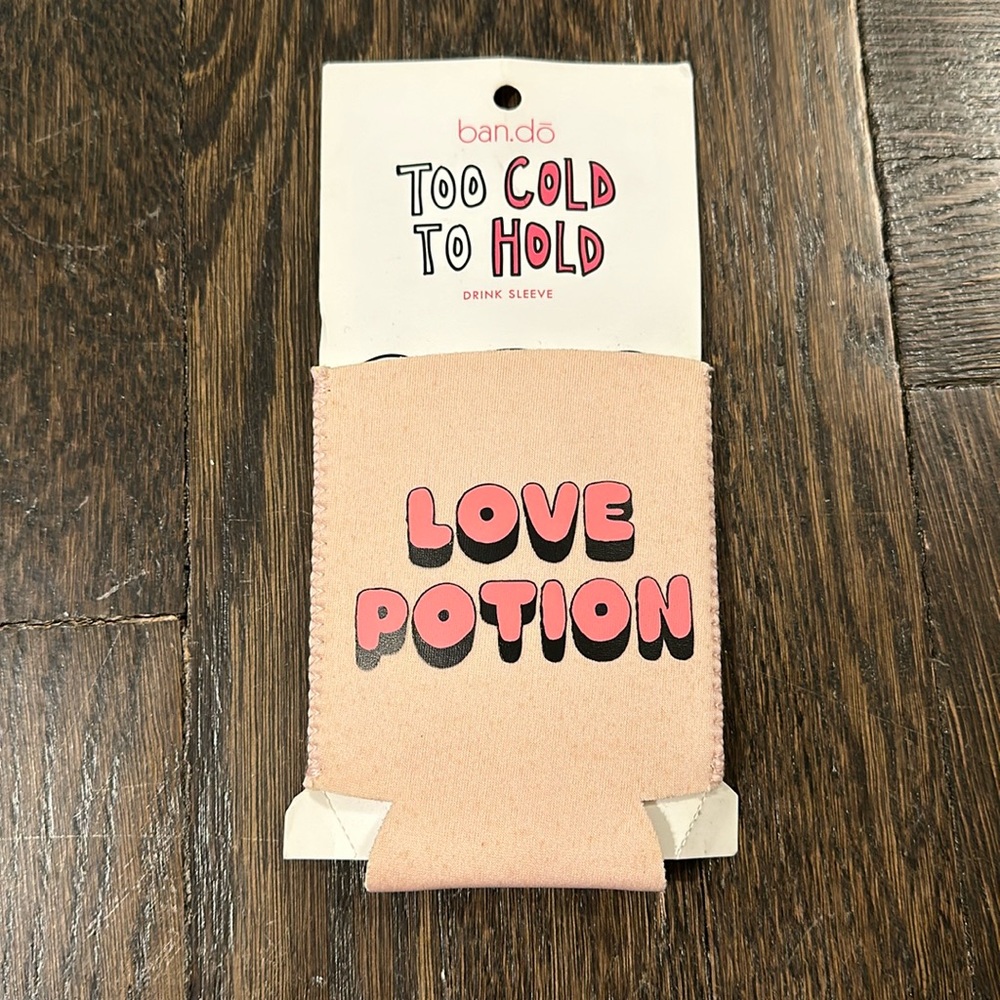 Ban.dō Too Cold To Hot Drink Sleeve - New with Tags - “Love Potion”
